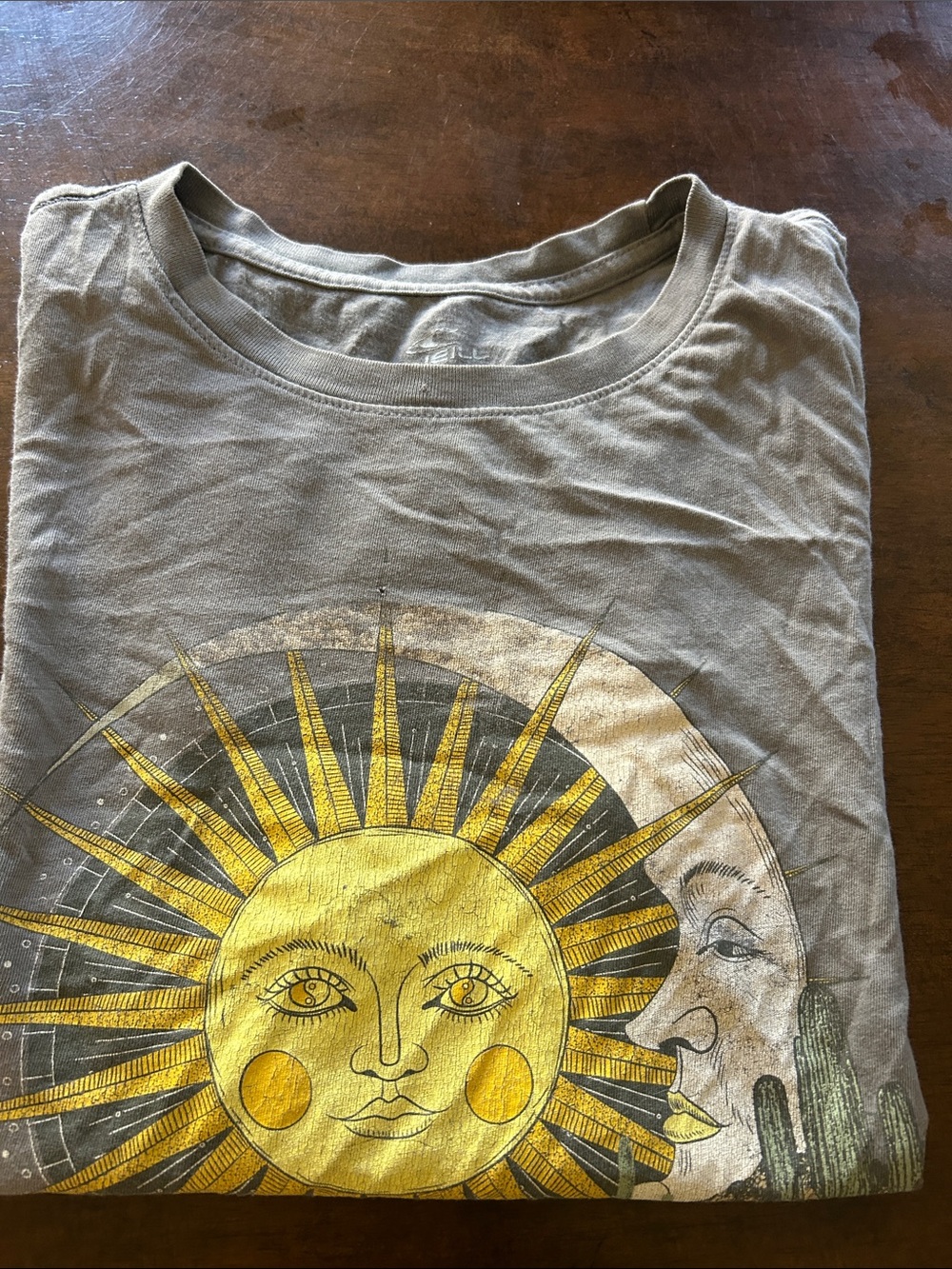 O'Neill women’s Gray Tee with Yellow Sun Graphic